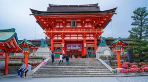 un palazzo giapponese tradizionale rosso