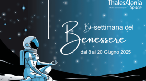 Locandina con date e un'astronauta di profilo